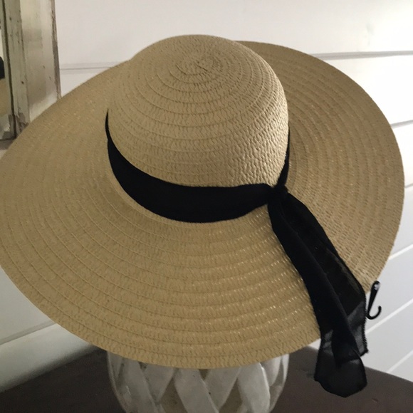 Accessories - Brand New Floppy Sun Hat